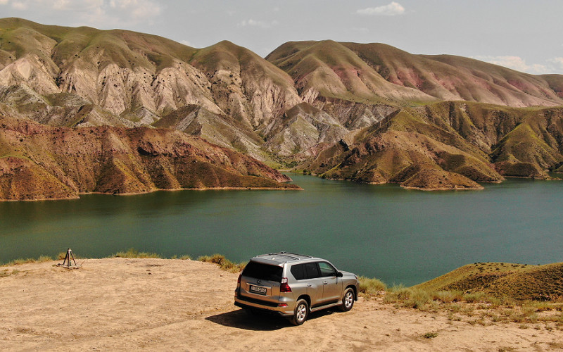 Armenia colorful mountains car rental SUV lake travel Caravan road trip